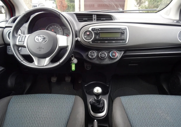 Toyota Yaris cena 29900 przebieg: 123000, rok produkcji 2012 z Golczewo małe 232